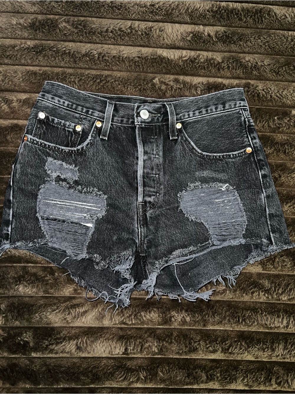 Super Cute High-Rise Distressed Black Levi’s Denim Shorts